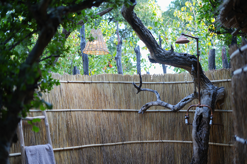 Outdoor shower - Mwamba Bush Camp