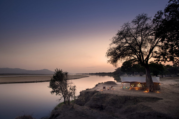 Camping next to the river - Authentic Mana Pools Safari - Zimbabwe